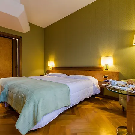 Hotel Exe Majestic Neapel
