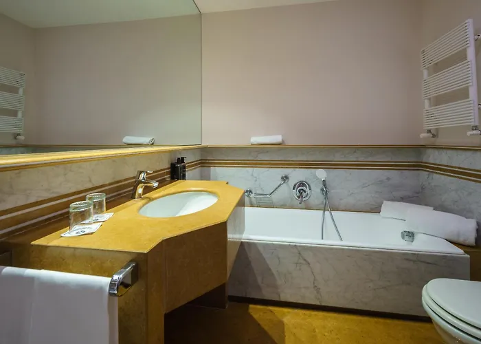 엑세 마예스티크 4*